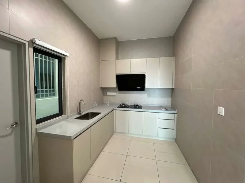 Kitchen features: single-bowl stainless-steel sink, chrome pull-down faucet, white laminate cabinetry, grey quartz countertop, built-in oven, 4-burner gas hob, exhaust hood, ceramic tile flooring, light grey painted walls, window with black frame; style: modern.