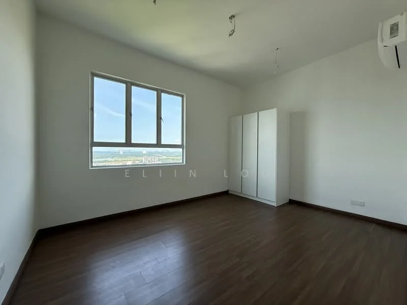 Room features: white painted walls, laminate flooring, floor-to-ceiling windows, 1 wall-mounted split AC, built-in wardrobe, city view; style: modern; view: city.