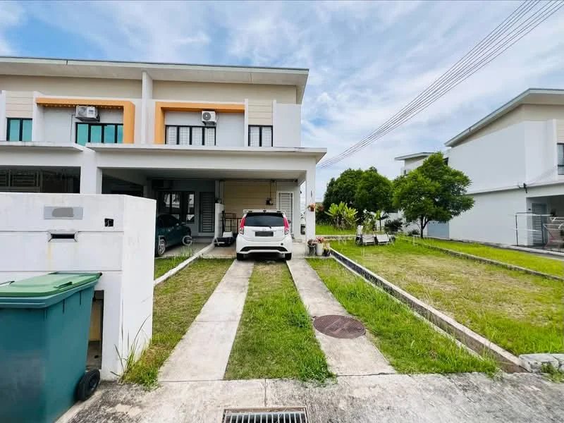 Exterior type: linked terrace house; features: two-storey building, concrete facade, white painted facade, car porch with driveway, manicured lawn, mature trees, paved walkway, visible air conditioning units, front yard, surrounded by greenery; style: modern.