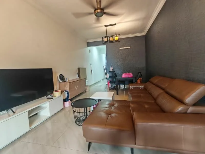 Living features: 3-seater leather sofa in brown, coffee table with black metal frame, wall-mounted TV, TV console in white, ceiling fan with light, decorative pendant light, grey accent wall, glossy tile flooring, area rug, open layout to dining area; style: modern.