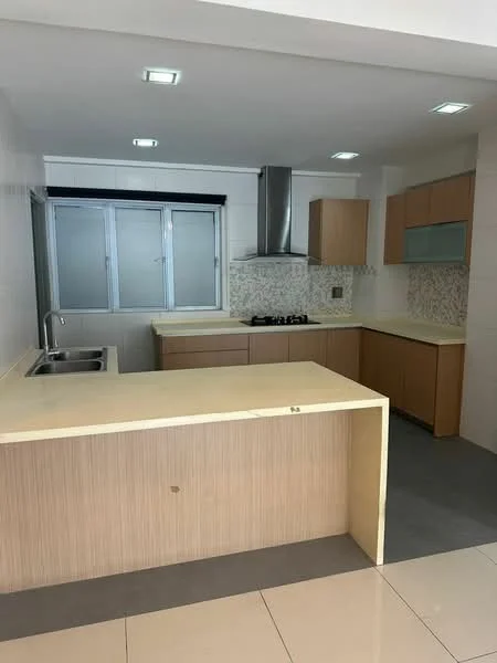 Kitchen features: single-bowl stainless-steel sink, chrome pull-down faucet, granite countertop, wood cabinetry with light finish, built-in oven, 4-burner gas hob, exhaust hood, white tiled backsplash, floor-to-ceiling windows, recessed downlights, grey tile flooring; style: modern.