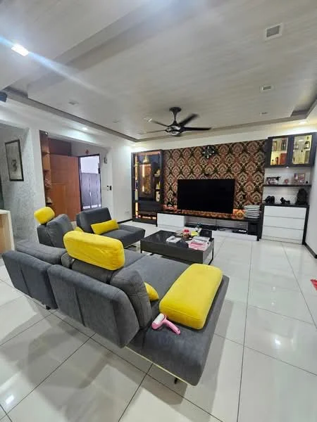 Living features: grey fabric sectional sofa with yellow cushions, black coffee table, wall-mounted TV, entertainment unit with storage, decorative wall with patterned wallpaper, recessed ceiling lights, ceiling fan, white tiled flooring, built-in cabinetry, decorative items on shelves; style: modern.