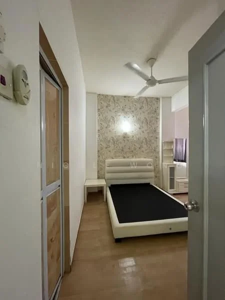 Bedroom features: queen-size bed with upholstered headboard, wooden flooring, floral wallpaper accent wall, ceiling fan, built-in wardrobe with sliding doors, window with sheer curtains, nightstand, decorative wall light; style: modern.