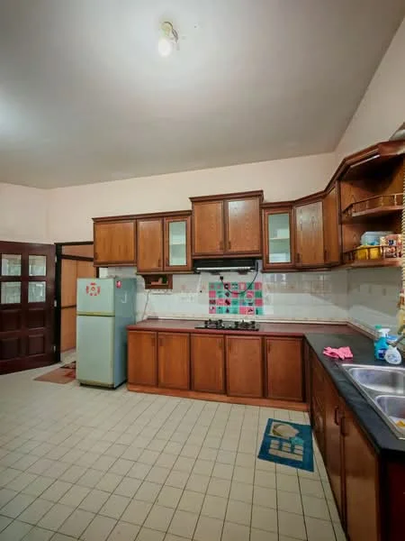 Kitchen features: wood cabinetry, black countertop, stainless-steel sink, single-bowl stainless-steel sink, chrome faucet, green fridge, tile backsplash with colorful pattern, cream painted walls, tile flooring, overhead lighting, open shelving, kitchen rug; style: traditional.
