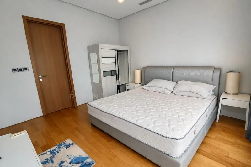 Bedroom features: queen-size bed, upholstered headboard, two bedside tables, table lamps, built-in wardrobe with sliding doors, wooden flooring, white painted walls, area rug with geometric pattern; style: modern.