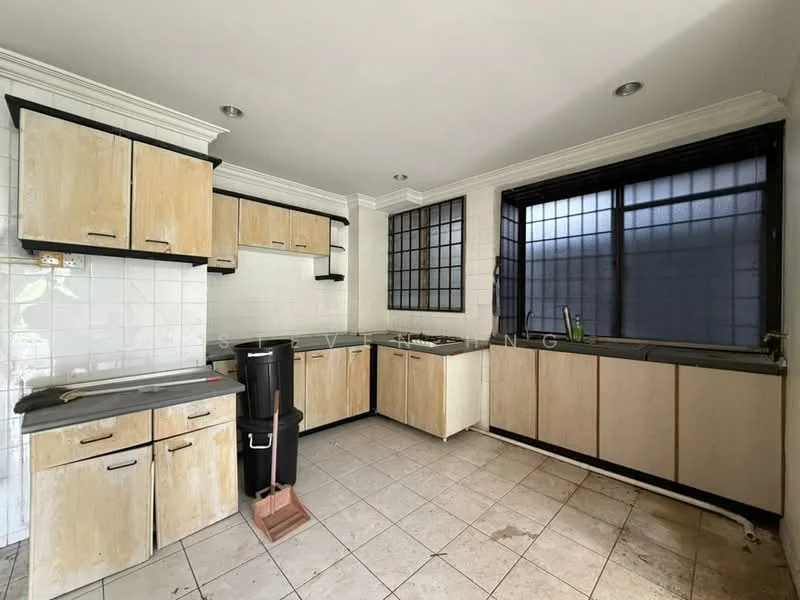 Kitchen features: light wood cabinetry with black handles, grey countertops, white tiled backsplash, double-bowl stainless-steel sink, chrome faucet, built-in kitchen cabinets, floor tiles in light grey, large window with black grid, corner cabinet, open layout.