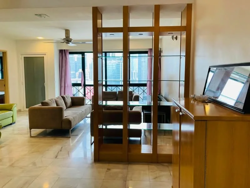 Living features: sofa in beige fabric, coffee table, TV console, wall-mounted TV, 5-blade ceiling fan with light, floor-to-ceiling windows, curtains in maroon, marble flooring, wooden cabinet, glass partition, dining table, decorative mirror; style: modern; view: city.