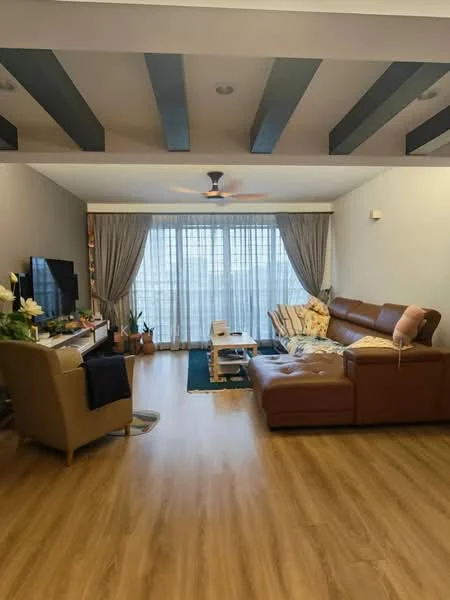 Living features: L-shape sectional sofa in brown leather, coffee table, TV console, wall-mounted TV, area rug with geometric pattern, 5-blade ceiling fan with light, floor-to-ceiling windows, sheer curtains, wooden flooring, decorative plants, wall-mounted artwork, recessed downlights, light grey painted walls, exposed beams on ceiling; style: modern; view: garden.