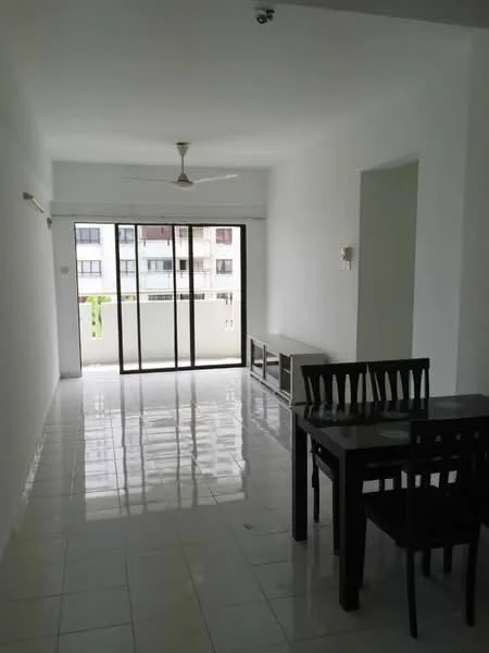 Living features: white painted walls, glossy ceramic tile flooring, 5-blade ceiling fan, sliding glass door, floor-to-ceiling windows, dining table with four chairs, TV console, natural light from windows; style: modern.