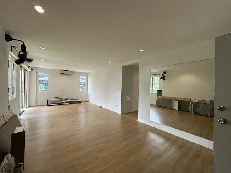 Living features: light wood laminate flooring, white painted walls, recessed downlights, 5-blade ceiling fan, large mirror on wall, sliding glass door, floor-to-ceiling windows, air conditioning unit; style: modern.