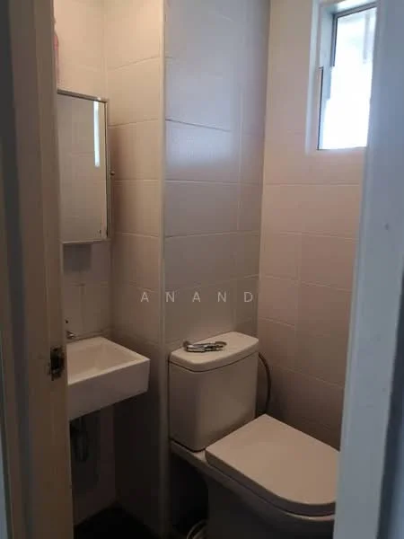 Bathroom features: white tiled walls, black floor tiles, single-sink vanity with mirror, one-piece toilet, chrome basin mixer faucet, window for natural light, shower hose attachment, wall-mounted mirror; style: modern.