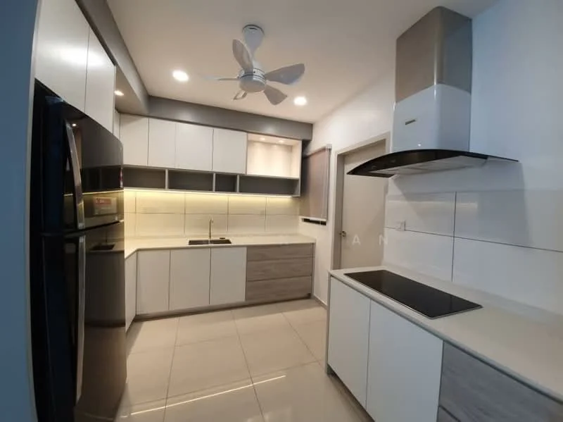 Kitchen features: white cabinetry with flat-panel design, grey lower cabinets, stainless-steel refrigerator, built-in oven, induction cooktop, stainless-steel range hood, single-bowl stainless-steel sink, chrome pull-down faucet, white quartz countertop, tile backsplash, recessed LED downlights, 5-blade ceiling fan; style: modern.