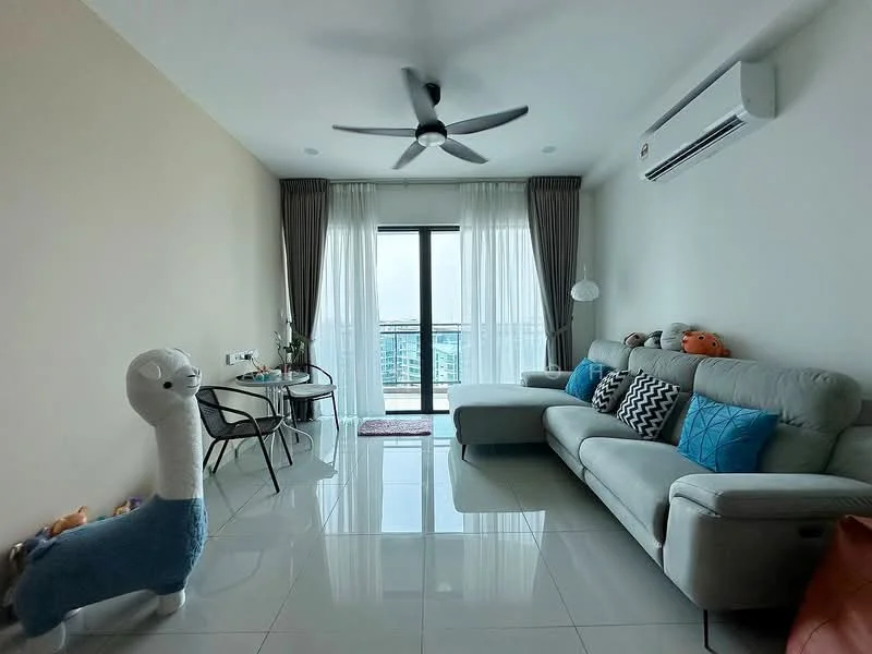 Living features: 3-seater grey leather sofa, blue accent pillows, area rug with geometric pattern, floor-to-ceiling windows, sheer curtains, wall-mounted split AC, ceiling fan with light, decorative wall art, wooden coffee table, black dining chairs, stuffed toys, decorative plants; style: modern; view: city.