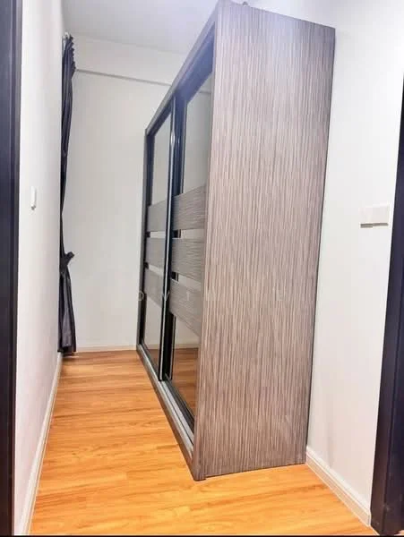 Room features: laminate flooring, white painted walls, built-in wardrobe with mirrored doors, dark curtain, light switch, door frame; style: modern.