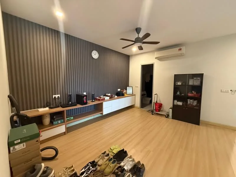 Living features: wooden flooring, grey accent wall, white painted walls, ceiling fan, wall clock, built-in cabinetry, open shelving, vacuum cleaner, various shoes on the floor, air conditioning unit; style: modern.