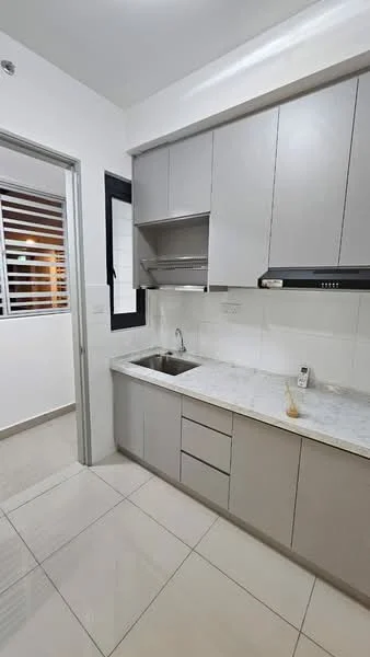 Kitchen features: grey flat-panel cabinets, marble countertop, single-bowl stainless-steel sink, chrome pull-down faucet, built-in oven, 4-burner gas hob, white tiled backsplash, ceramic tile flooring, recessed downlights, window with horizontal blinds; style: modern.