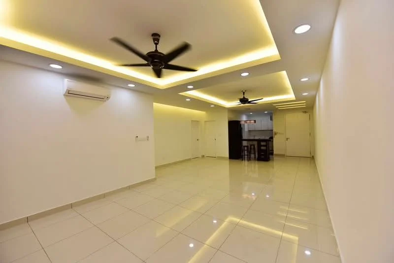 Living features: white painted walls, polished ceramic tile flooring, tray ceiling with recessed lighting, 2 ceiling fans, 1 wall-mounted split AC, LED downlights, open layout, neutral color scheme; style: modern.