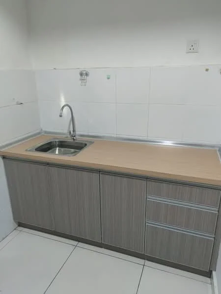 Kitchen features: single-bowl stainless-steel sink, chrome pull-down faucet, laminate countertop with wood finish, grey flat-panel cabinets, 3 drawers, 2 cabinet doors, white tiled backsplash, white tiled flooring; style: modern.