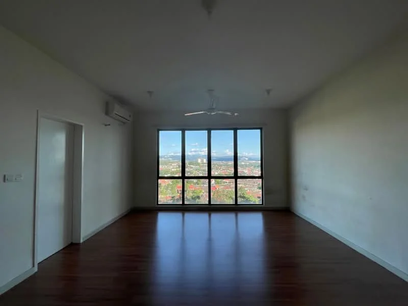 Living features: wooden flooring, white painted walls, 5-blade ceiling fan with light, floor-to-ceiling windows, city view, 1 wall-mounted split AC; style: modern; view: city.