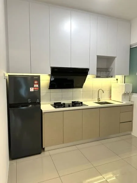 Kitchen features: grey cabinetry, white upper cabinets, stainless-steel range hood, 4-burner gas hob, single-bowl stainless-steel sink, chrome pull-down faucet, built-in microwave, black fridge, white tiled backsplash, polished ceramic tile flooring, under-cabinet lighting; style: modern.