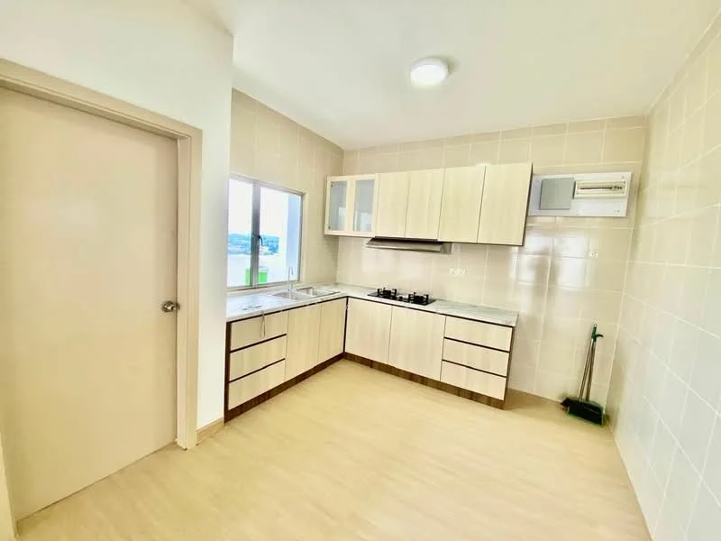 Kitchen features: light wood cabinetry, white countertops, stainless-steel sink, 4-burner gas hob, built-in range hood, wall-mounted split AC, window with view, light-colored tile backsplash, laminate flooring, recessed ceiling light; style: modern; view: city.