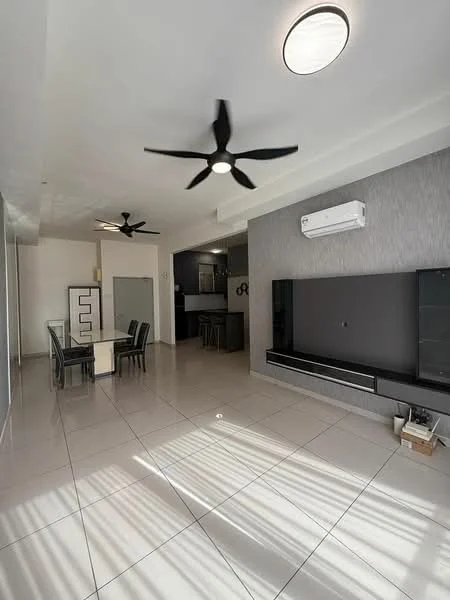 Living features: white painted walls, grey accent wall, glossy tile flooring, 5-blade ceiling fan with light, wall-mounted TV, TV console, dining table for 4, black dining chairs, air conditioning unit, recessed downlights; style: modern.