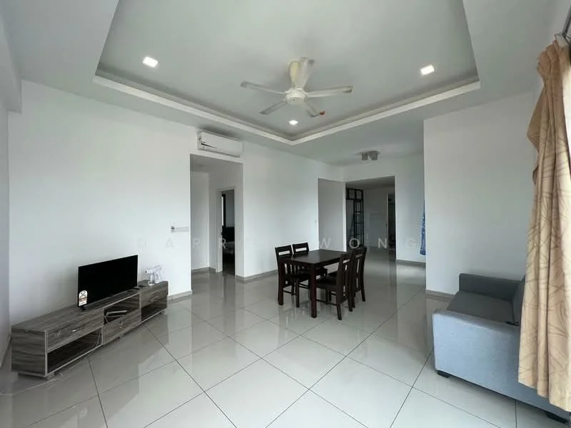 Living features: white painted walls, tray ceiling, 5-blade ceiling fan, large windows with sheer curtains, glossy ceramic tile flooring, TV console, flat-screen TV, dining table with four chairs, sofa in grey fabric, air conditioning unit; style: modern.