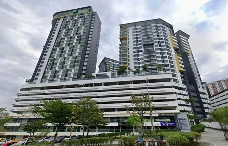 Exterior type: high-rise condominium; features: glass curtain wall, white painted facade, projecting balconies, multiple storeys, landscaped terrace, outdoor greenery, parking deck, modern architectural design; style: modern.