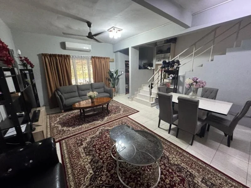 Living features: 3-seater fabric sofa in grey, 2-seater leather sofa, coffee table with glass top, area rug with intricate pattern, TV console, wall-mounted TV, 5-blade ceiling fan with light, curtains in beige, decorative plants, wall shelves, dining table for 6 with upholstered chairs, staircase with white railing; style: modern.