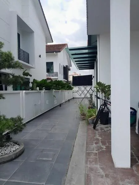 Exterior type: linked terrace house; features: paved walkway, white painted facade, green landscaping with plants, glass canopy, fenced area, outdoor seating area, stone pebbles, side entrance, adjacent houses visible; style: modern.