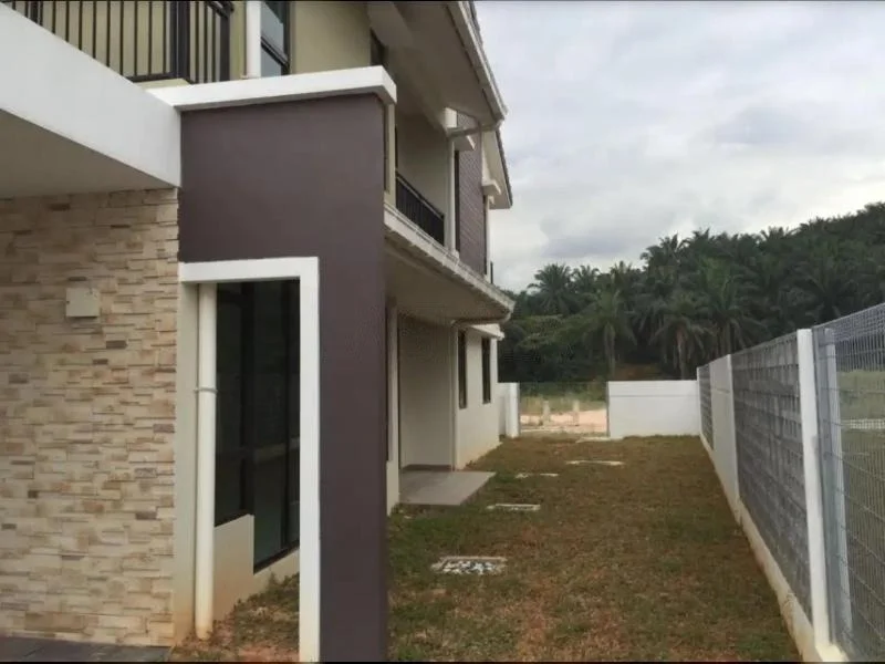 Exterior type: semi-detached house; features: two-storey building, stone cladding on facade, brown painted wall, balcony on upper floor, manicured lawn, fenced perimeter, paved walkway, surrounded by palm trees; style: modern.