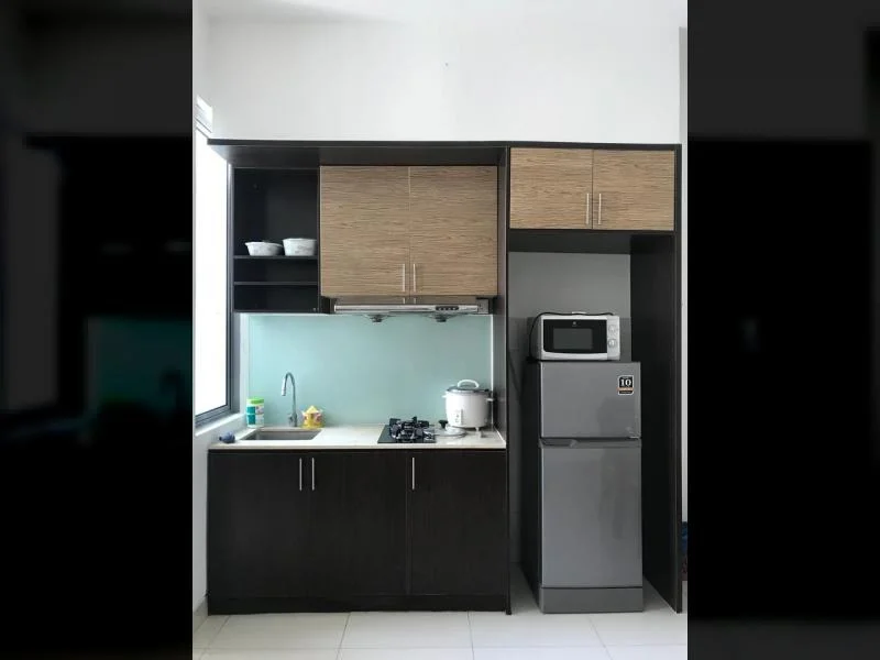 Kitchen features: dark wood cabinetry, light wood upper cabinets, white countertop, stainless-steel sink, chrome pull-down faucet, 4-burner gas hob, built-in range hood, microwave, stainless-steel fridge, tile backsplash, white walls, ceramic tile flooring; style: modern.